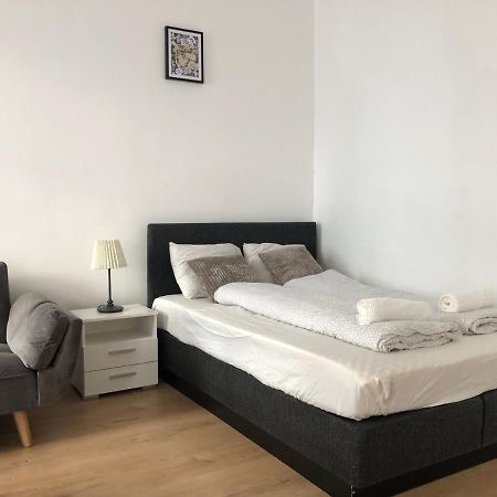 Central Apartment Near Subway Station 2 Wina Bagian luar foto
