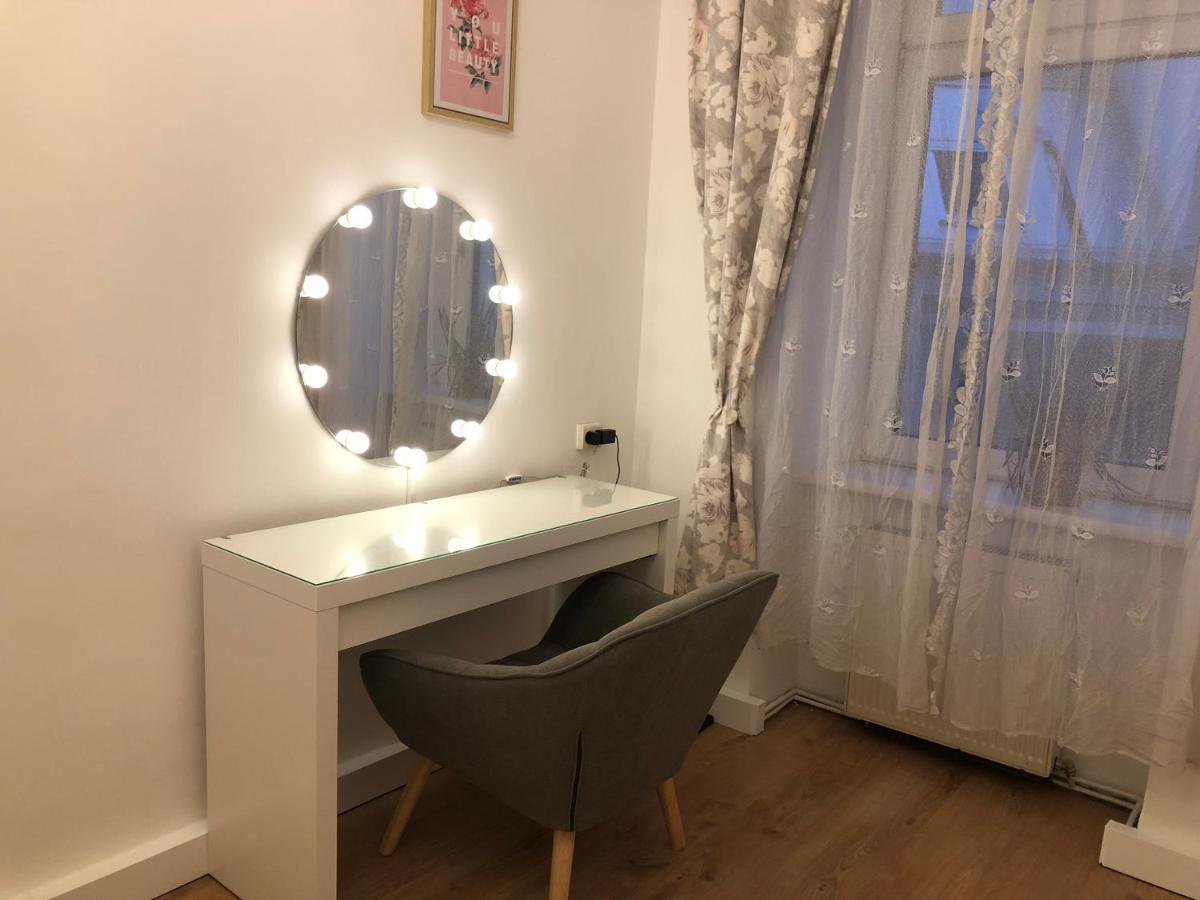 Central Apartment Near Subway Station 2 Wina Bagian luar foto