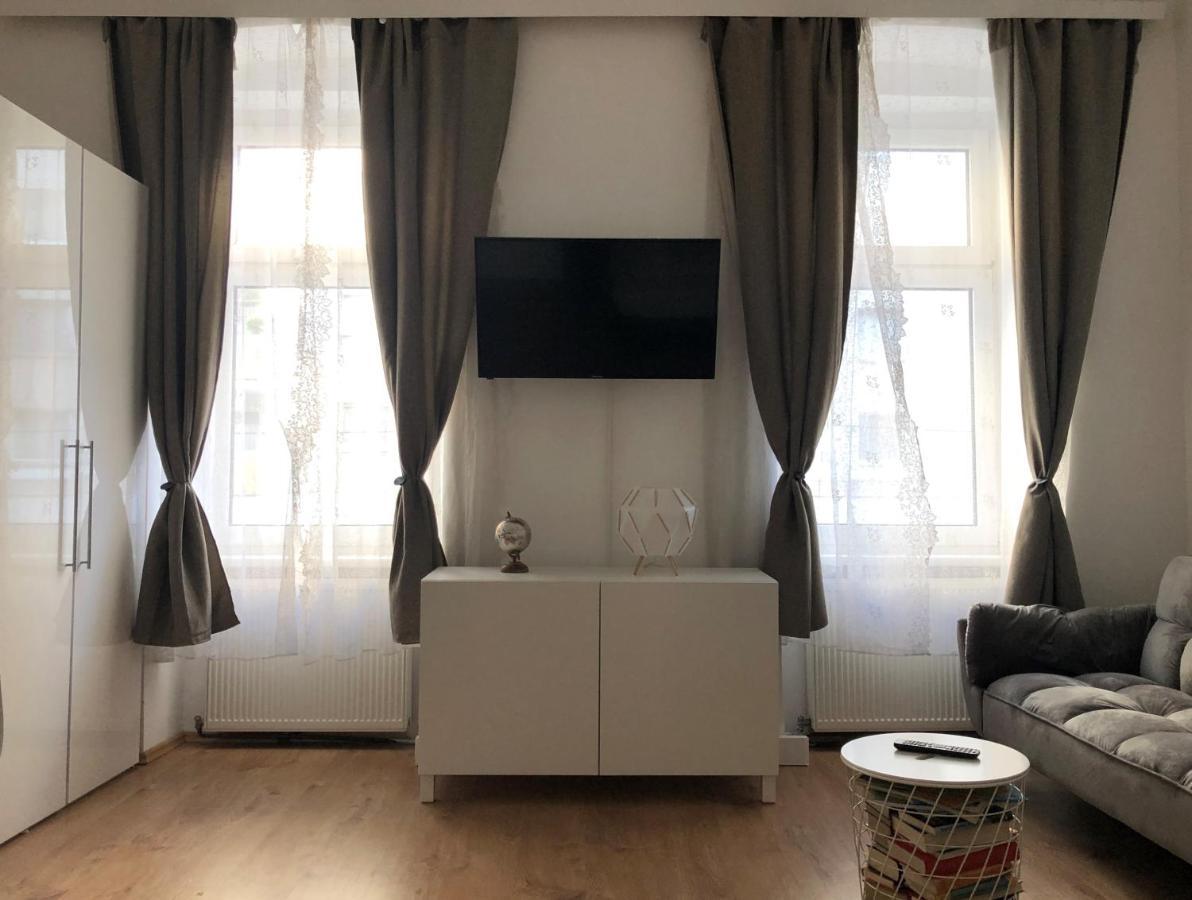 Central Apartment Near Subway Station 2 Wina Bagian luar foto