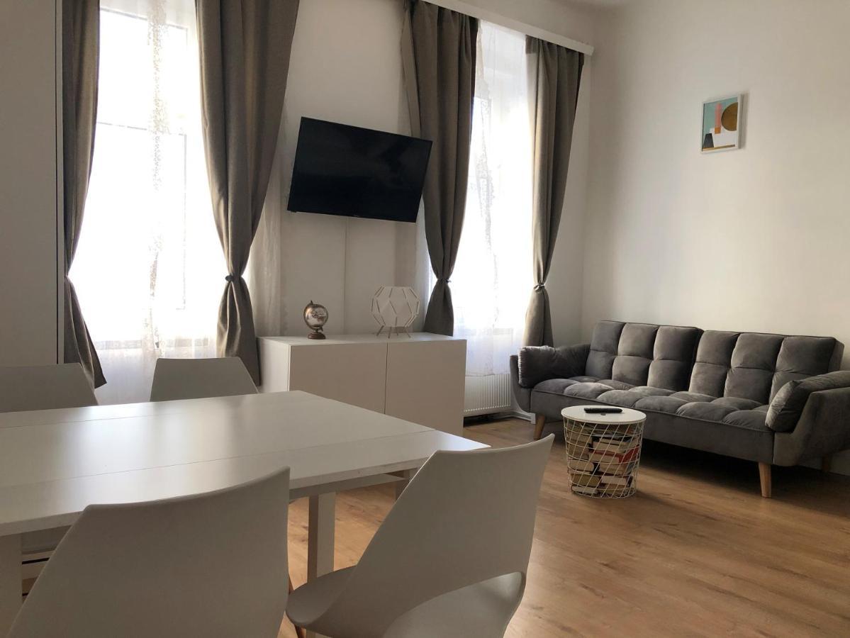 Central Apartment Near Subway Station 2 Wina Bagian luar foto