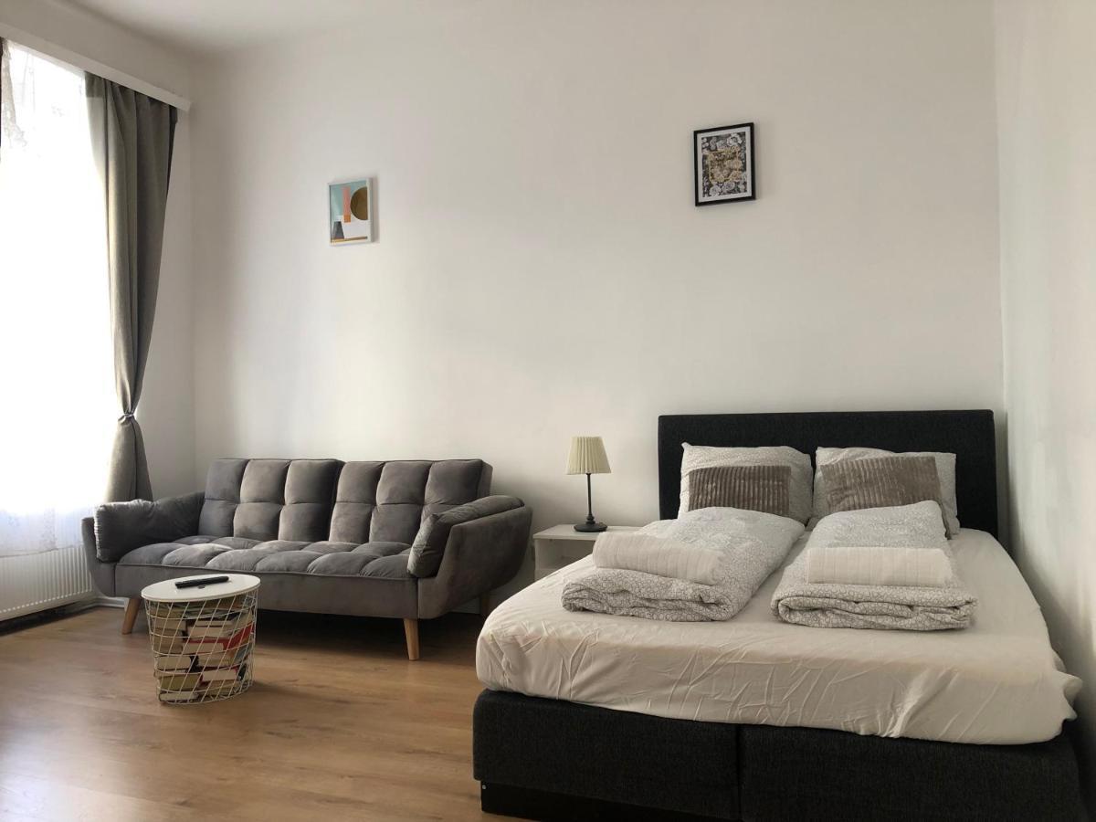 Central Apartment Near Subway Station 2 Wina Bagian luar foto