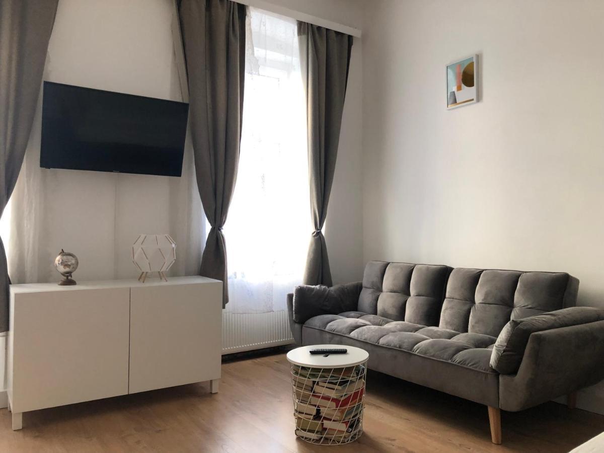 Central Apartment Near Subway Station 2 Wina Bagian luar foto