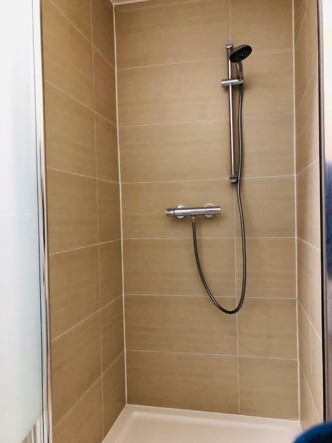 Central Apartment Near Subway Station 2 Wina Bagian luar foto