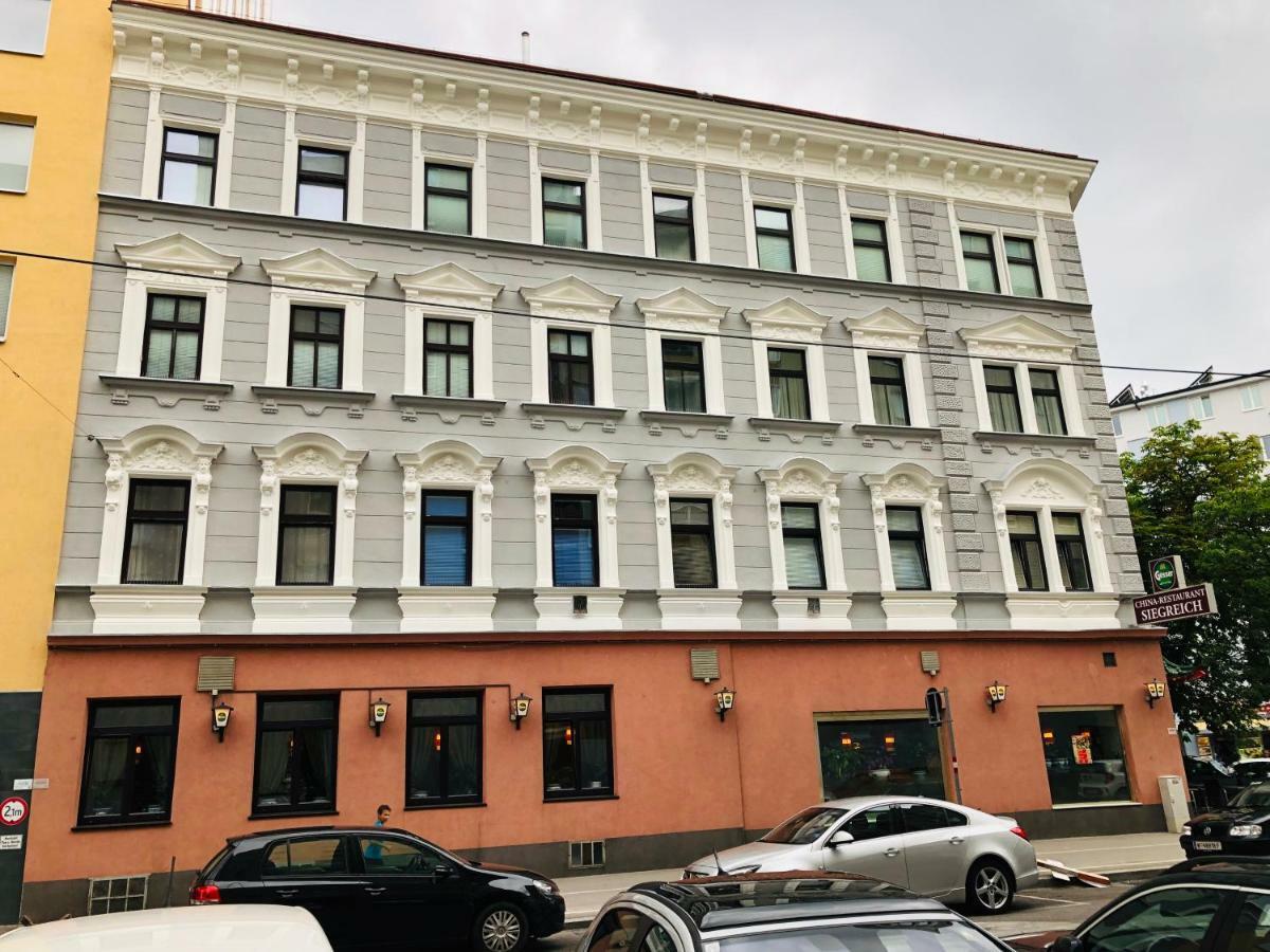 Central Apartment Near Subway Station 2 Wina Bagian luar foto