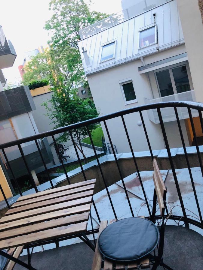 Central Apartment Near Subway Station 2 Wina Bagian luar foto